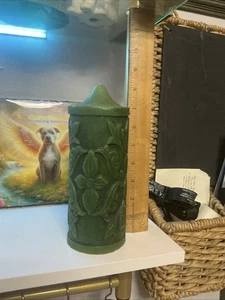 Vintage Stumpenkerze 60er 70er Boho unparfümiert DK grün aufwendiges 3D Design floral - Bild 1 von 9