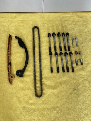 11-24 2011-2024 SUZUKI GSXR 750 GSXR750 OEM Motor Culata Pernos Guías Foto 1 de 4