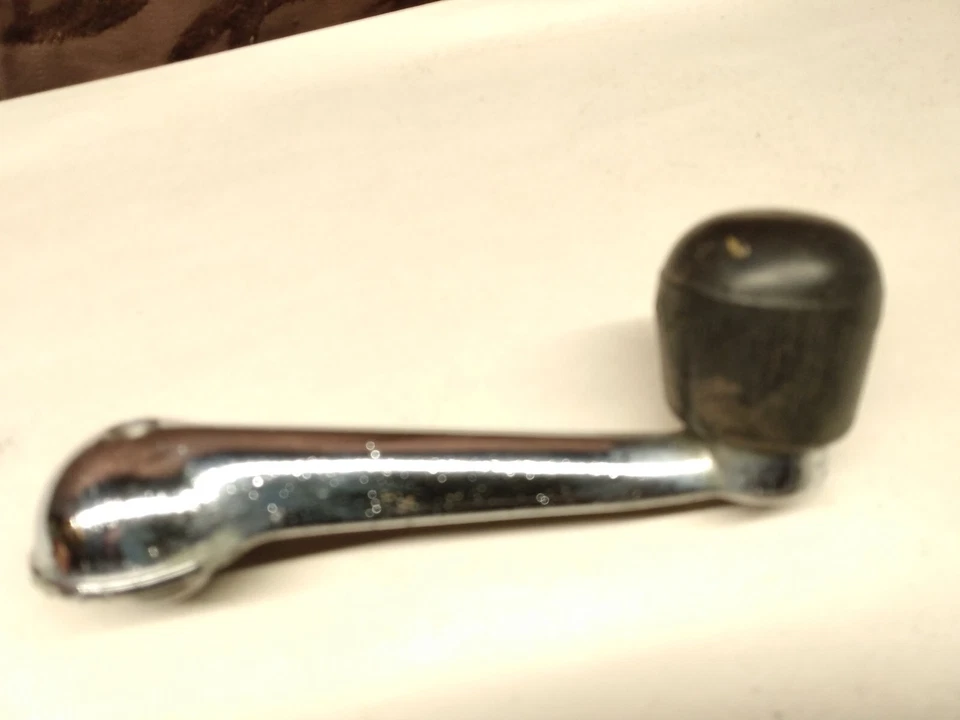 Camiones Studebaker 1949-64 cabina C ~ manivela ventana interior ~ 652204 Foto 1 de 4