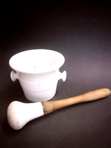 Mortero vintage con tope de porcelana pesada, blanco - Imagen 1 de 4