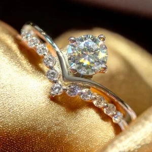 Anillo de compromiso de boda de plata de ley 925 de moissanita de 0,5 quilates para mujer talla 7 - Imagen 1 de 18