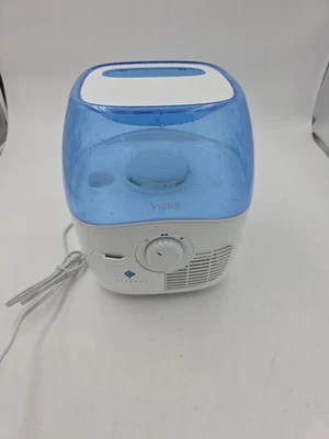 VICKS Filtered Cool Mist Humidifier 24HR Medium Room 1.1 Gal. Capacity VEV400V3 - Image 1 of 4