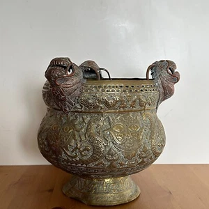 Antique Asian Metal Incense Burner Vase with Dragon/Foo Dog Relief - Foto 1 di 21
