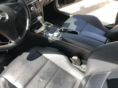 Mercedes Benz E350 2010 2011 piso consola central reposabrazos negro cupé 981497 Foto 1 de 4