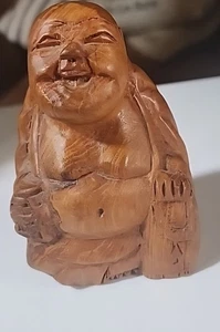 Geschnitzter Holz Buddha glücklich & lächelnd sitzend Vintage Volk handgeschnitzt Statue 4,5" - Bild 1 von 8