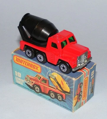 CAMIÓN DE CEMENTO MATCHBOX SUPERFAST #19c con barril de plástico negro casi como nuevo en caja Foto 1 de 4