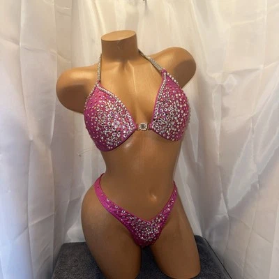 FIGURA de competición traje posando ROSA CALIENTE holograma 36D TAZA FONDO mediano Foto 1 de 4