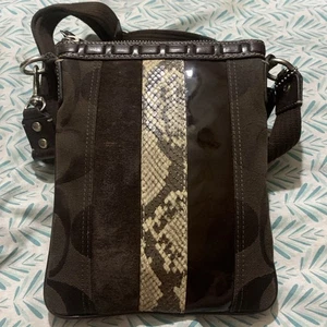 COACH Swingpack Hamptons ~ Signature Stripe Python Trimmed 10266 Brown Canvas - Picture 1 of 9