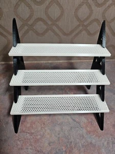 3D gedruckt - Miniatur Vitrinenregale - ca. 8x8x6 - schwarz-weiß - lesen* - Bild 1 von 7