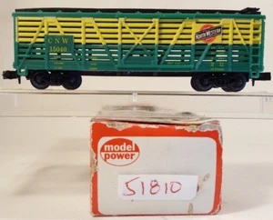 N Model Power 3447 40ft Cattle Car Chicago North Western CNW #15040 LNIB - Picture 1 of 3