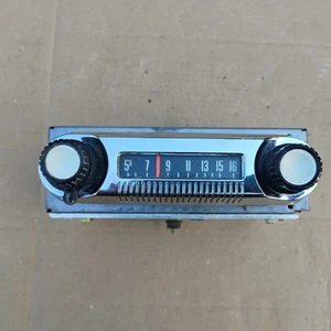 1961-1966 FORD TRUCK F100 AM RADIO ORIGINAL BRONCO UNTESTED - Picture 1 of 9