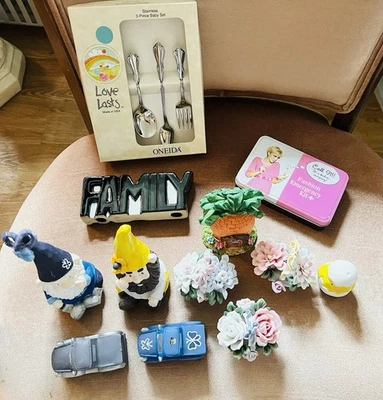 Lote de mini conjunto de estatuetas coloridas de gnomo e flor de jardim - Imagem 1 de 4