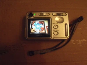 Fujifilm FinePix A350 5.2MP Compact Digital Camera - Tested Works No XD card - Picture 1 of 2