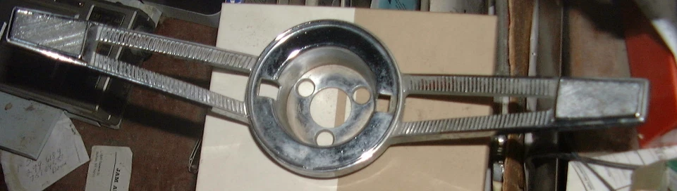 1966 PONTIAC TEMPEST / GTO STEERING WHEEL CHROME HORN BEZEL! — 第 1/1 张图片