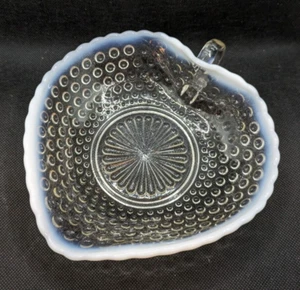 Vintage Fenton Hobnail Mondstein herzförmige Schüssel Schale opalisierend Milchglas - Bild 1 von 7