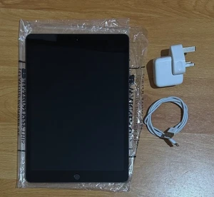 Apple iPad 8th Gen. 32GB, Wi-Fi, 10.2 in - Space Grey - Good Condition - Picture 1 of 1