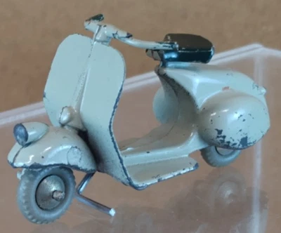 1951 Vespa 125 Scooter 1/32 Scale Metal Model by Mercury circa 1952 in Italy - Image 1 of 4