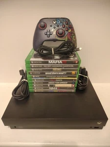 Microsoft Xbox One X 1TB Console con 10 giochi 1 controller cablato e agganci - Foto 1 di 8
