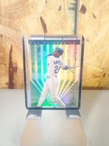 1995 Leaf Limited Gold Ken Griffey Jr. Card #6 of 24 Gold Foil - Picture 1 of 2