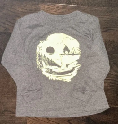 Camiseta Errant para niños que brilla en la oscuridad manga larga talla pequeña Happy Camper Foto 1 de 4