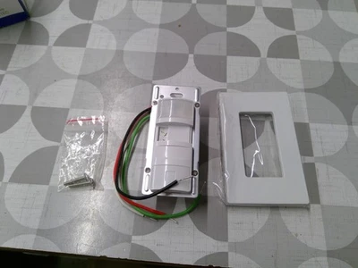 IR-Tec LDS-700SW WallSenzr Smart Home Wall Switch Single Pole *FREE SHIPPING* - Image 1 of 3