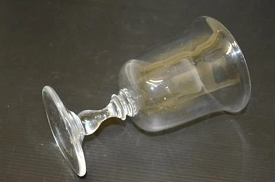 -BEAU VERRE A PIED XVIIIe  verre soufflé petit calice Collection vitrine - Photo 1/4
