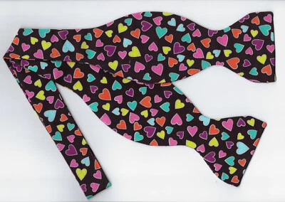 Colorful Hearts 领结,Mini Hearts on Chocolate Brown, Fun Self-tie 领结 — 第 1/4 张图片