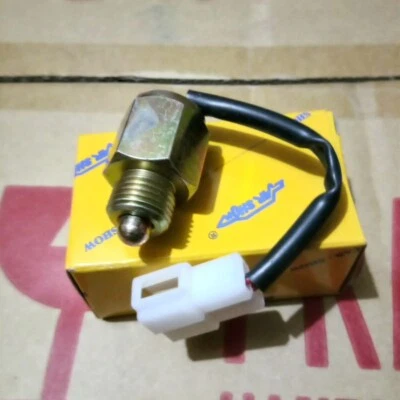 Lámpara de respaldo con interruptor de ventisca Fourtrak Rocky Delta Feroza para Daihatsu F50 F70 Foto 1 de 4