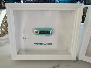 Porsche Key Tiffany Artwork llave enmarcada trabajo más duro imagen arte - Imagen 1 de 7