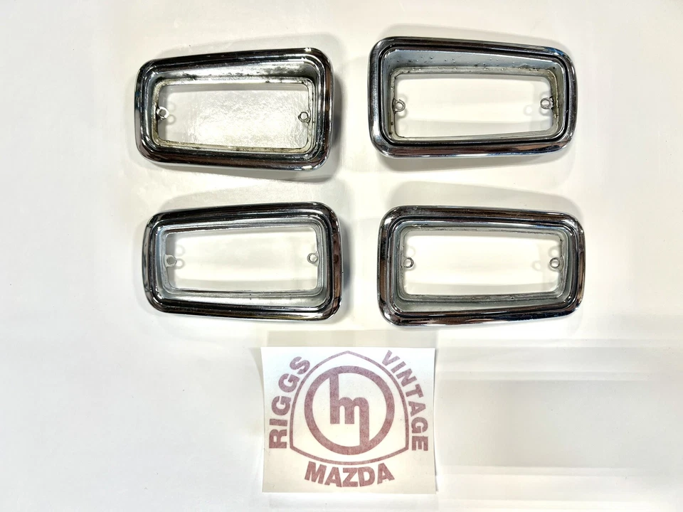 Корпуса габаритных огней для Mazda Rx2 616 - Изображение 1 из 4