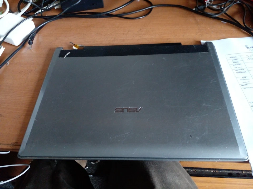 ASUS Coperchio Argento, Specifiche IN Descrizione (204) - Immagine 1 di 4