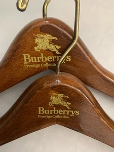 Perchas de madera Burberry (2) exhibición de ropa traje abrigo chaqueta - Imagen 1 de 12