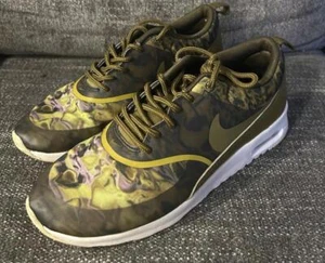 Nike Women’s Green Swirl, SZ 7, Pre-Owned - Picture 1 of 5