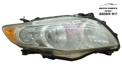 Faro halógeno del lado del pasajero delantero derecho Toyota Corolla 2011-2013 Foto 1 de 4