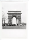 Policier foule. Etoile Arc Triomphe. Paris, 1950. Photo argentique d'époque M507