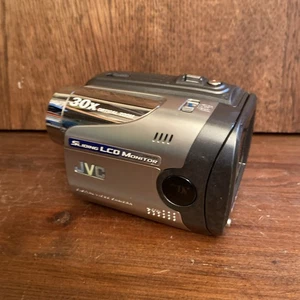 JVC GR-DA30U Silver Digital MiniDV Camcorder 30x Optical Zoom * Untested  - Picture 1 of 7