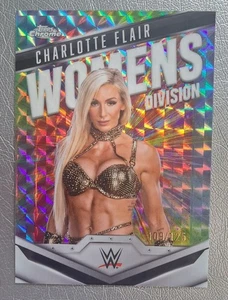 2025 WWE Topps Chrome CHARLOTTE FLAIR Womens Division Aqua rifrattore /125 SP - Foto 1 di 4
