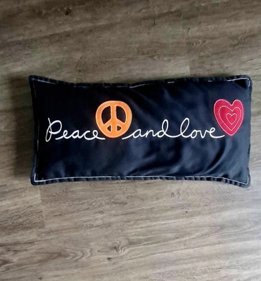 "Peace and Love"♡Kissen♡ Dekokissen♡ schwarz-bestickt♡ca. 60x30cm - Bild 1 von 2