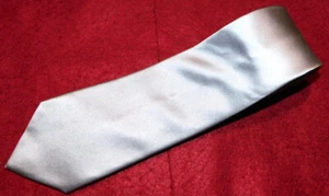 ERMENEGILDO ZEGNA MADE IN ITALY LIGHT GREY SOLID TIE - NECK TIE - DESIGNER TIES. - Picture 1 of 3