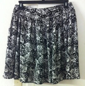 PETER NYGARD Black & White Night Flower Lined Women's Skirt Size 12P NEW $79 - Picture 1 of 1
