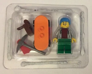 LEGO Skateboarder Plus SKATEBOARD Minifigure & EXTRAS DK EXCLUSIVE NEW UK Seller - Picture 1 of 3