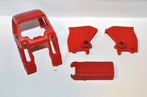 REPRO RESINA, BRITAINS 1/32 MASSEY 135 MF TRACTOR CAPÓ ROJO, CABINA Y GUARDABARROS PR - Imagen 1 de 2