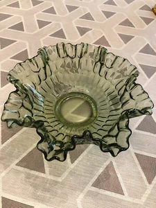 RARO Vintage Fenton Vidrio Verde 12” Festoneado Huella Pulgar Consola Cuenco - Perfecto - Imagen 1 de 2