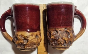 Marca de sello de estudio artesanal Ann Marie Emond ~ 1 par de tazas de cerámica texturizadas rojas - Imagen 1 de 12