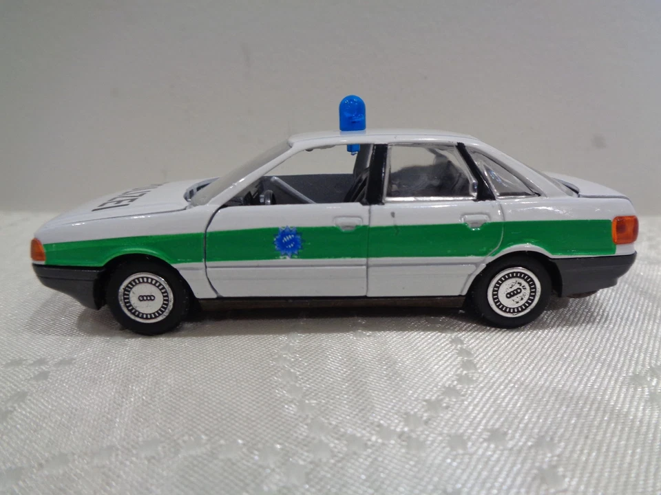 SCHABAK Modell (Germany) N°1035 "AUDI QUATTRO POLIZEI" 1/43 bel état - Photo 1/4