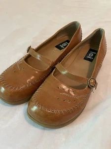 L.E.I Vintage 90's Camel Mary Jane Strap Stitched Y2K Style Shoe Women's 10 LEI - Picture 1 of 8