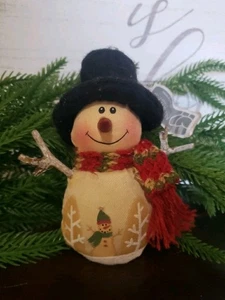 WINTER Schneemann Plüsch Zylinder Mütze Schal Stock Arme Ornament freistehend 5"T NEU ETIKETT - Bild 1 von 9