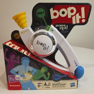 NUEVO - BOP IT! Talking Handheld Electronic Reflex Game White 2008 Hasbro - Imagen 1 de 12