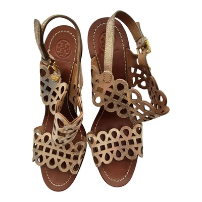 Sandalias de cuña Tory Burch Nori metálicas de cuero dorado con plataforma de corcho 10,5 M glamurosas  Foto 1 de 4