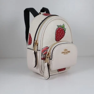 Coach Mini Court Rucksack Taschenanhänger mit Erdbeermuster CAO93 Neu mit Etikett - Bild 1 von 8